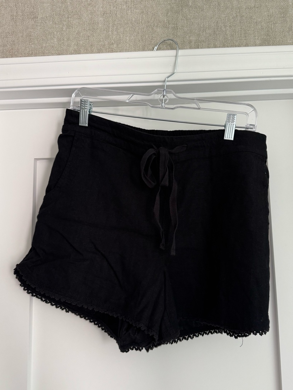 Caslon Black Women's Drawstring Shorts, size M